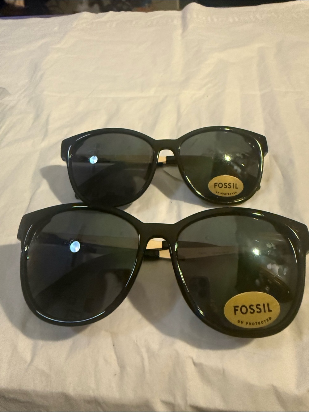 Fossil Women's Black Gloss Sunglasses with Dark Lenses